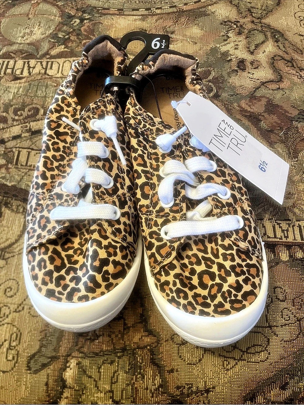 Time and Tru Women's Scrunch Back Slip-On Sneakers Scrunch Back Leopard Sneakers